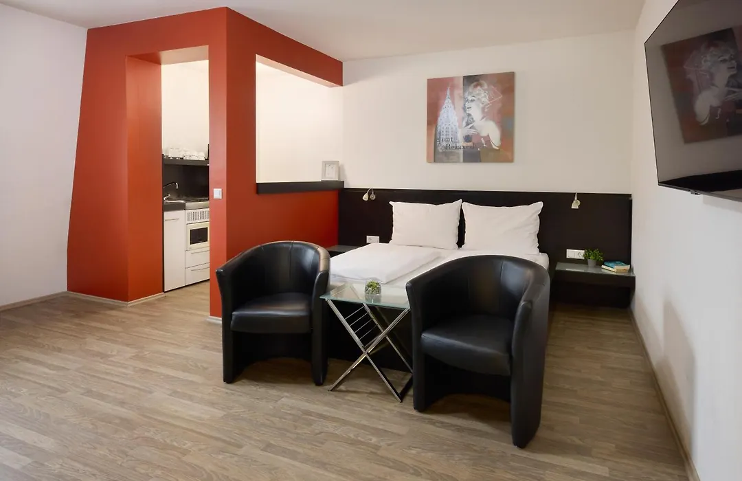 Hotel Villa-Bassermann, stilvoll, 2 Min zum Schloss, schnelles WLAN&Parkplatz-1